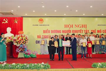 Hội Doanh nhân trẻ Việt Nam được vinh danh tại Hội nghị biểu dương người bảo trợ người khuyết tật, trẻ mô côi tiêu biểu toàn quốc 2024