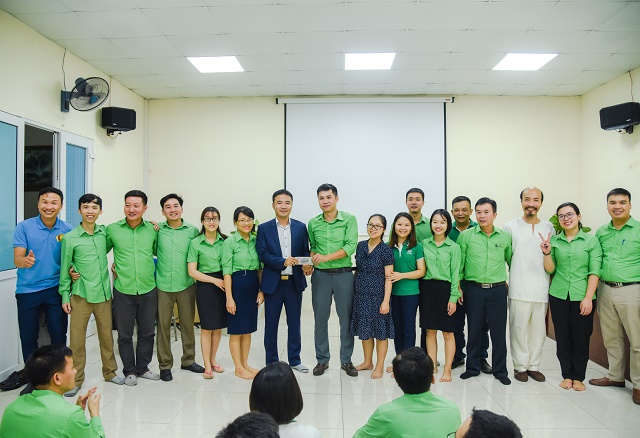 Trưởng ban đào tạo trung tâm phát triển doanh nhân Việt Nam Chuyên gia Lê Anh Sơn đã thu hút các học viên tích cực tham gia học tập, trao đổi thảo luận, các học viên không bị nhàm chán, mà còn tích cực trao đổi, tham gia các trò chơi tập thể nâng cao tinh thần đoàn kết.