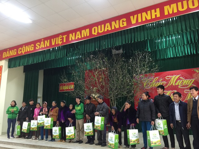 Tiến Nông tặng quà Tết cho các hộ nông dân nghèo tại huyện Hoằng Hóa1