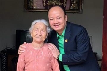 Tổng giám đốc Nguyễn Hồng Phong thăm và tặng quà Tết người cao tuổi huyện Hoằng Hóa