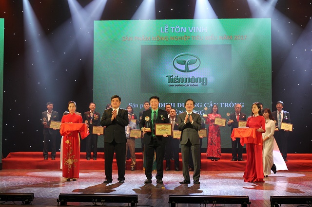 Tiến Nông tự hào 4 năm liên tiếp vinh danh sản phẩm nông nghiệp Việt Nam tiêu biểu1